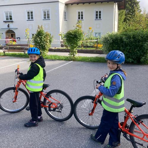Kinder auf Rädern