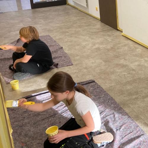 Kinder malen Hausgang 1