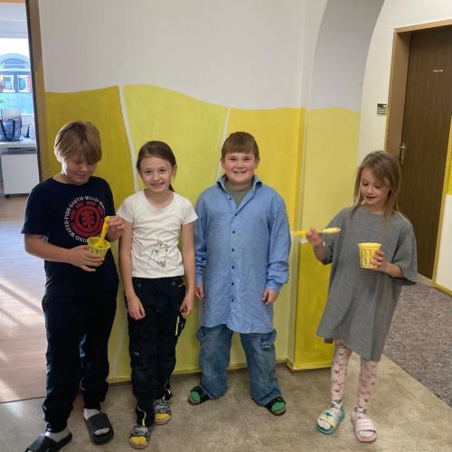 Kinder malen Hausgang 