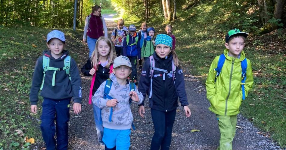 Kinder beim Wandern